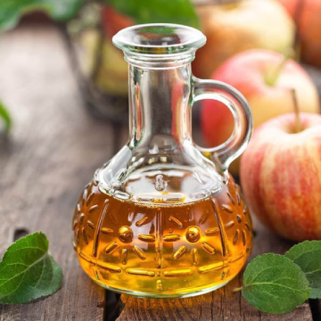 Experts Suggest Apple Cider Vinegar Can Give You Strong, Silky, & Smooth Hair